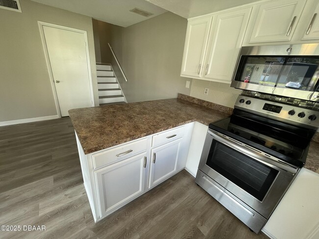 Building Photo - 97 Springwood Square