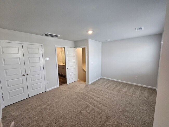 Building Photo - Brunswick Plantation- The Hamptons