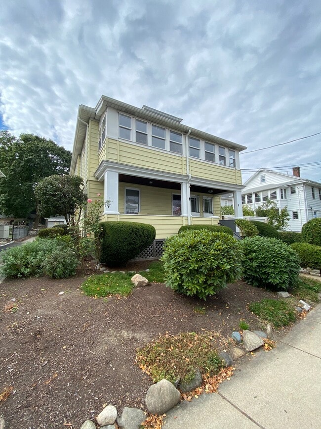 Building Photo - 7 Elmira St