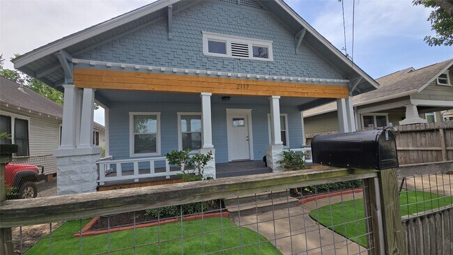 Building Photo - 2117 Marion St