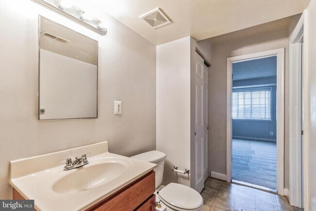 Building Photo - 1601 N Van Dorn St