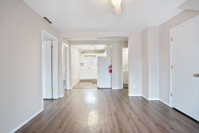 Building Photo - 2118 College St