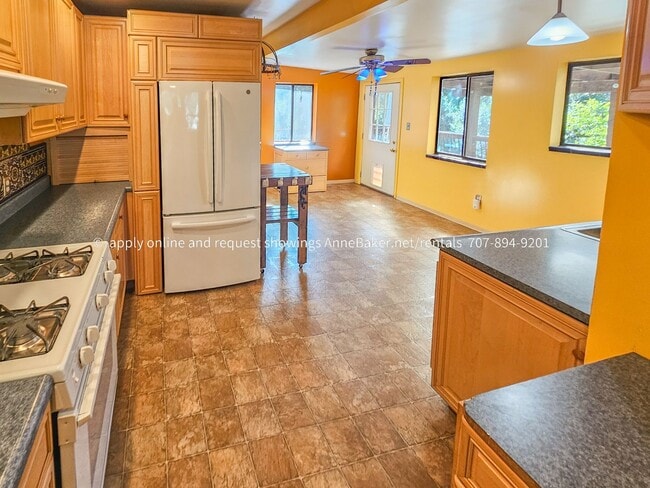 Building Photo - Exquisite Home among the Oak Trees