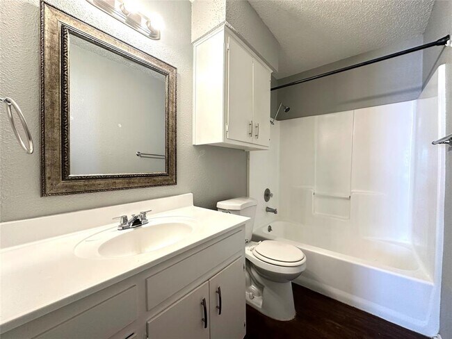 Building Photo - 12401 Tree Line Dr