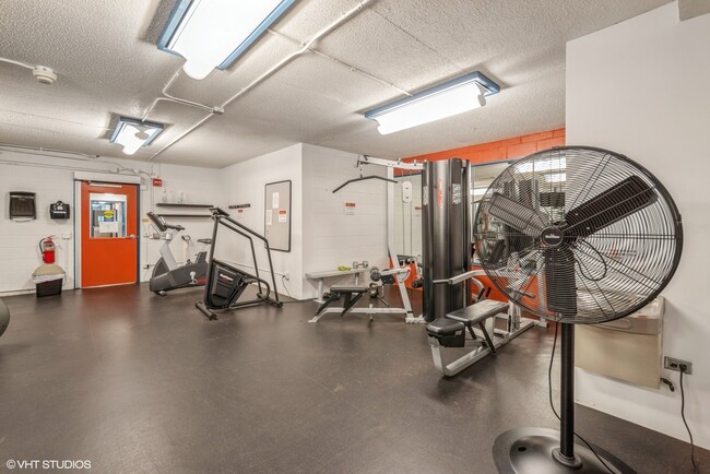 Building Photo - 1700 E 56th St