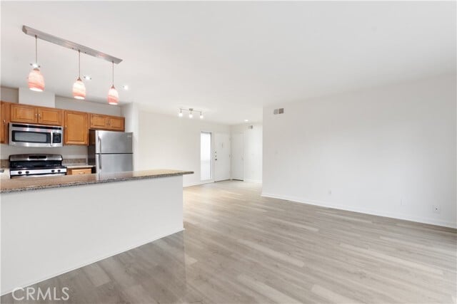 Building Photo - 3050 S Bristol St