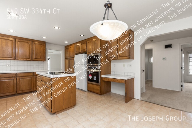 Building Photo - 549 SW 334th Ct