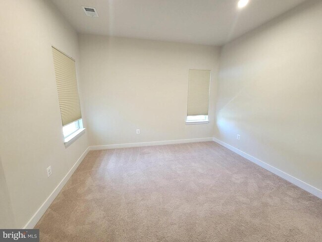 Building Photo - 8667 Shady Pines Dr