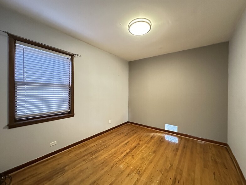 Building Photo - 3117 N Mango Ave