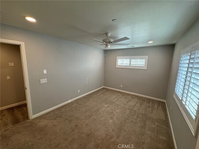 Building Photo - 501 Villa Way