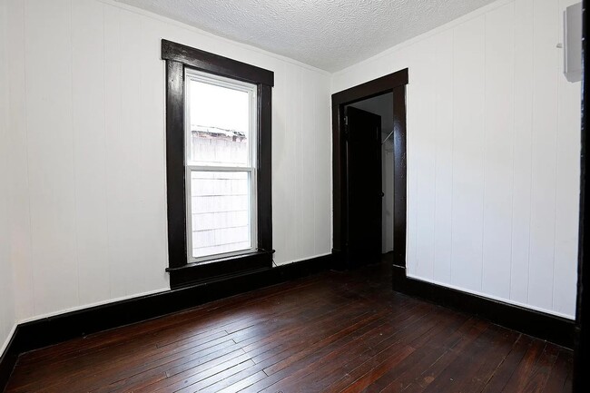 Building Photo - Alexander Props - Columbus St