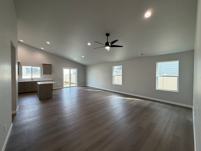 Building Photo - Brand new 3 bed 2 bath home with bonus roo...