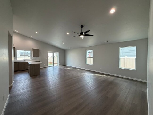 Building Photo - Move-In Special! Brand new 3 bed 2 bath ho...