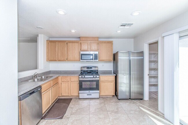Building Photo - BEAUTIFUL SINGLE-STORY HOME LOCATED IN LAS...