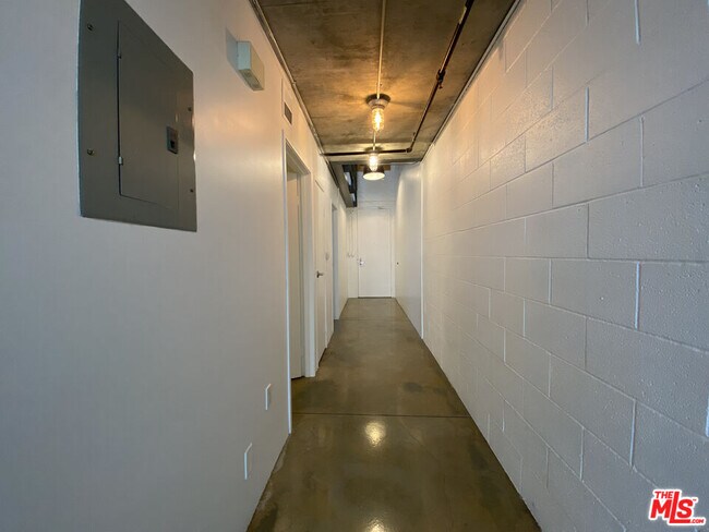 Building Photo - 1130 Flower St