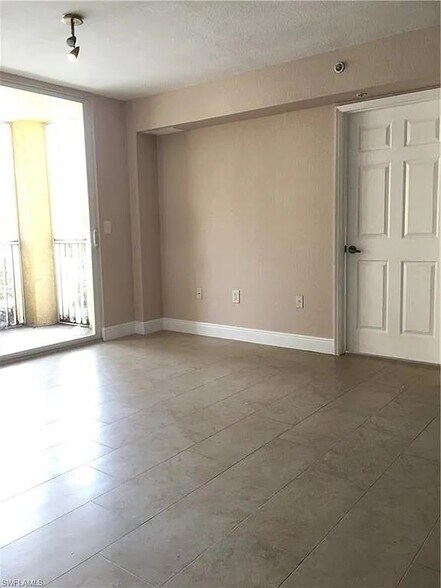 Living room towards master bedroom - 4127 Residence Dr