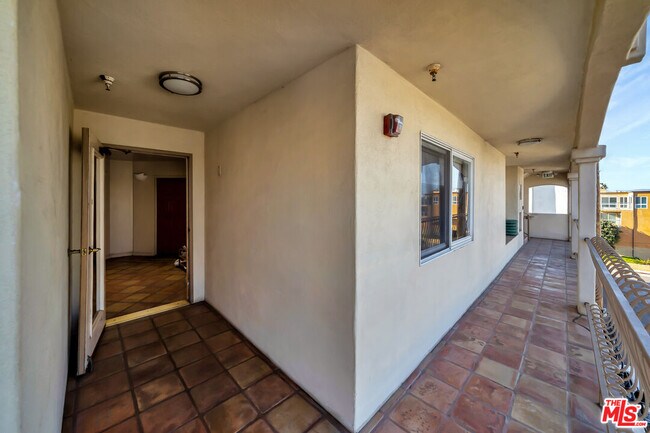 Building Photo - 6309 Ocean Front Walk