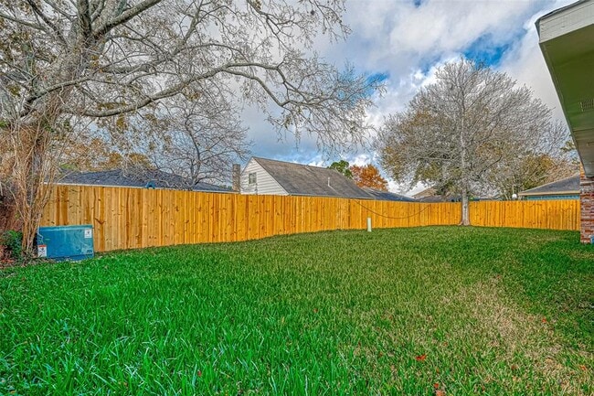 Building Photo - 12122 Fairmeadow Dr