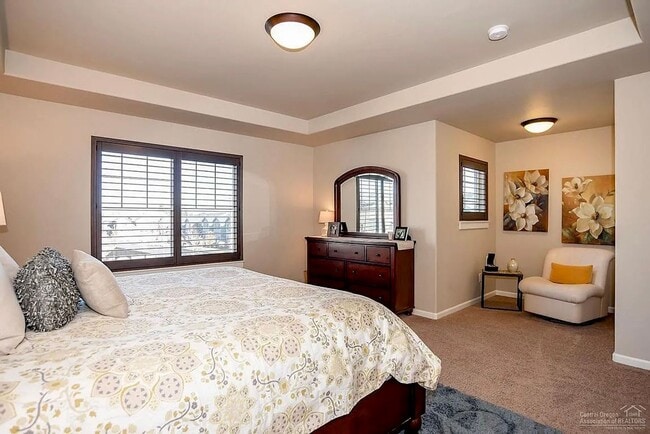 Building Photo - **Coming Soon - Unfurnished** Modern Livin...