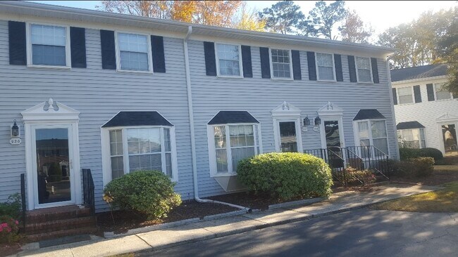 Building Photo - 2925 Carriage Row Ln