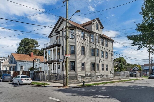 Building Photo - 48 Kenwood St