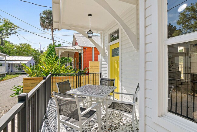 Building Photo - 90 De Haven St