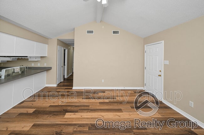 Building Photo - 3020 Barlett Dr