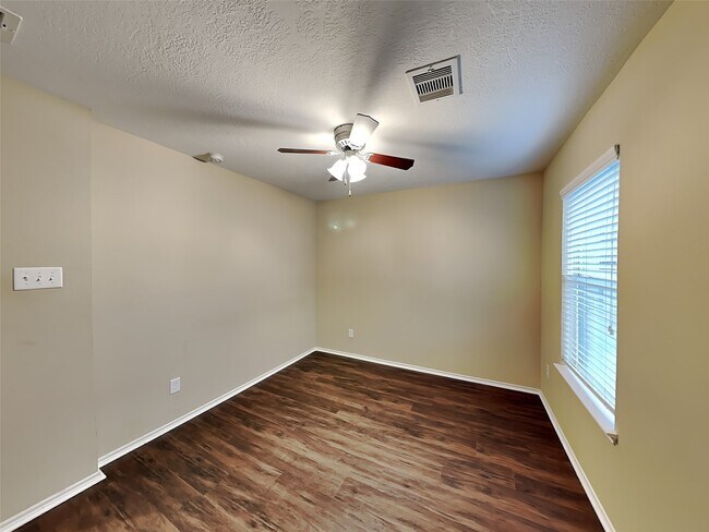 Building Photo - 15326 Boulder Hollow Ln