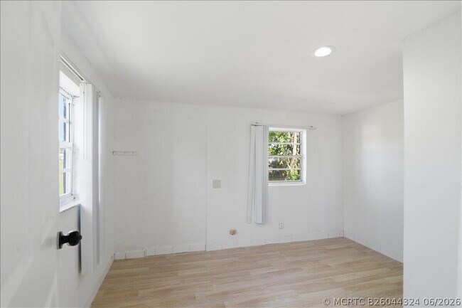Building Photo - 270 SW 10th Ave