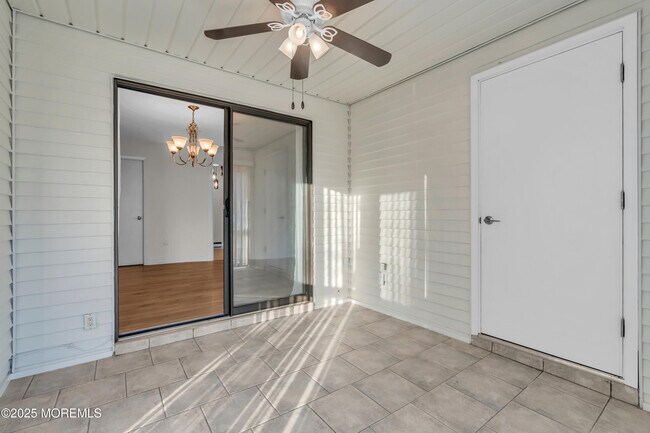 Building Photo - 218 Medford Ct