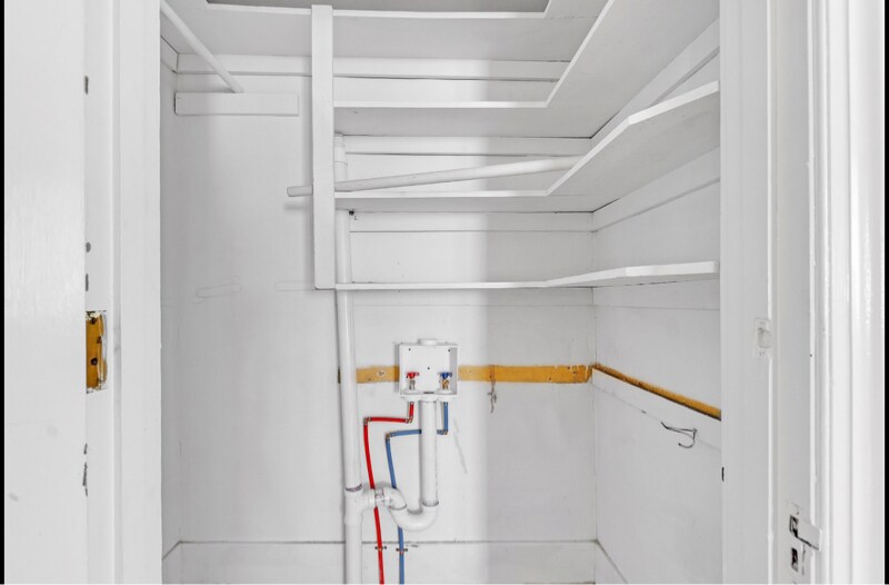 Building Photo - 665 E Pkwy S