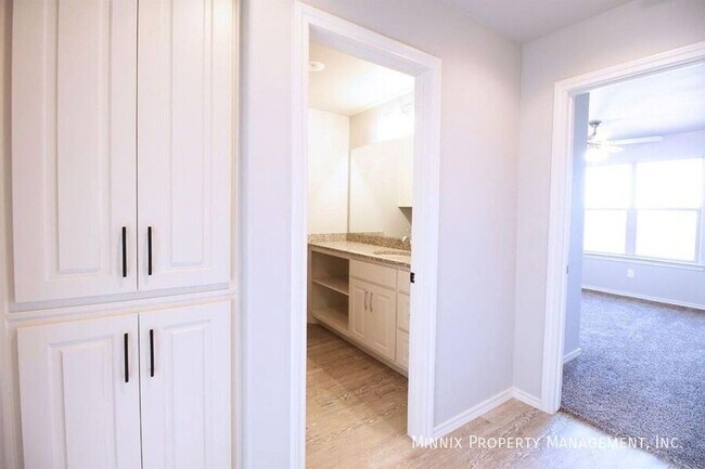 Building Photo - 5840 Lehigh St