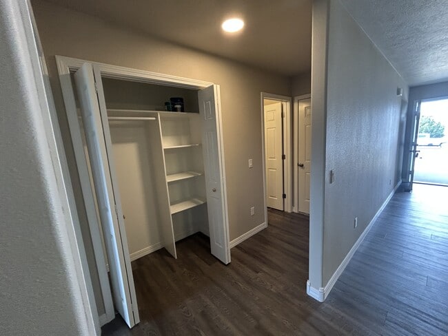 Building Photo - 2083 Lake Hills Dr