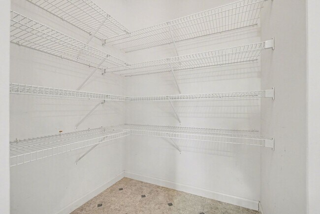 Building Photo - 54 Woodmyre Ln