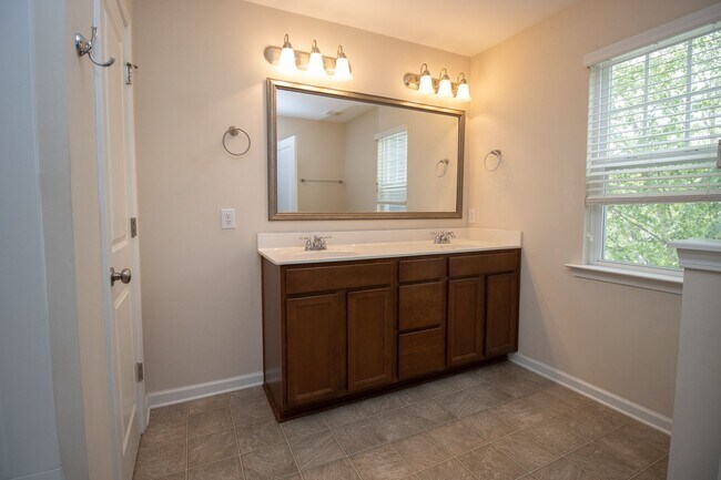 Building Photo - 106 Shumard Oak Ct