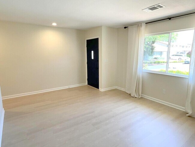 Building Photo - Newly updated Danville Greenbrook South Ar...