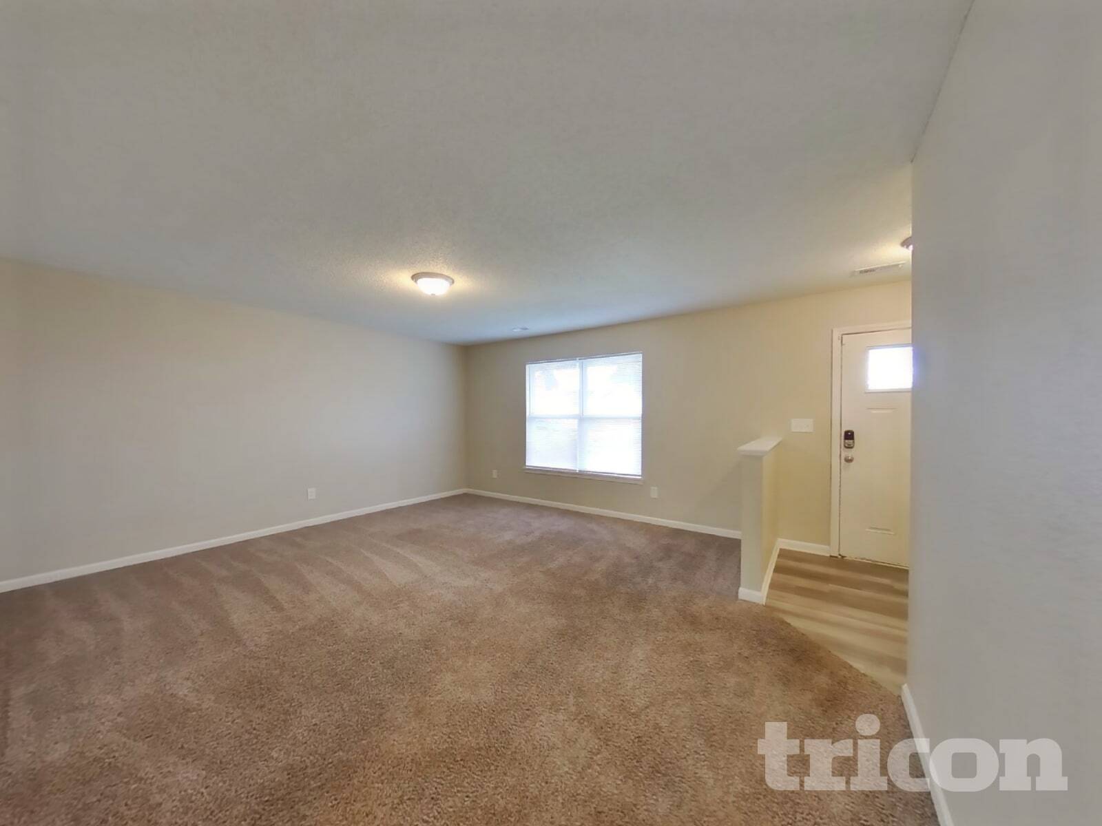 Building Photo - 2195 Lakecrest Dr