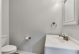Building Photo - Beautiful Newly Renovated 3 Bedroom 2 Bathroom (Bloomfield)