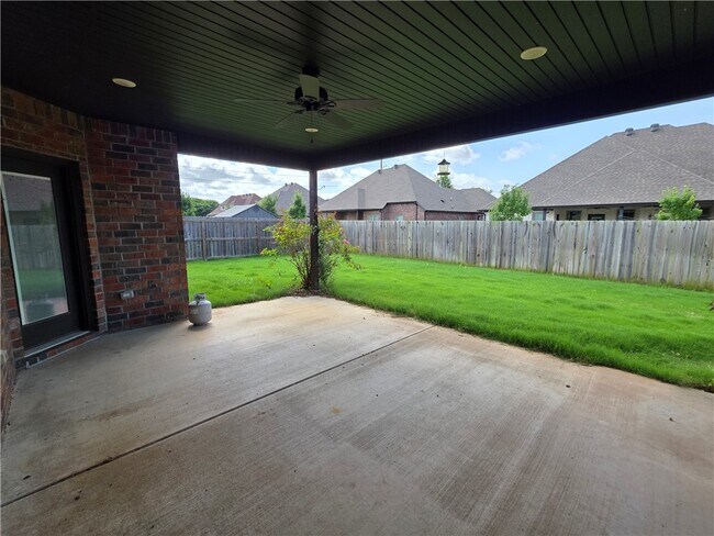 Building Photo - 2905 SW Satinwood Cove