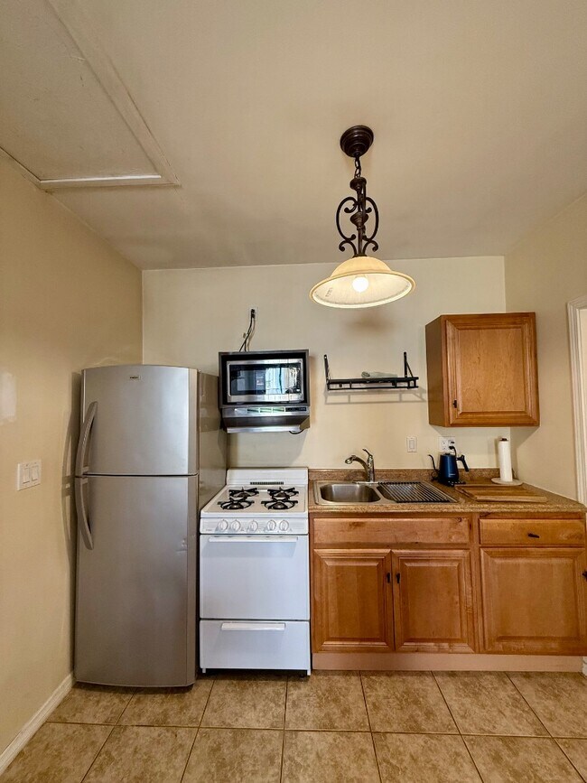 Building Photo - 7102 Mohawk St