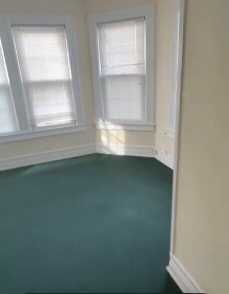 Living Room - 13520 NY-25