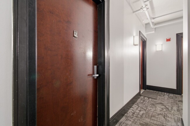 Building Photo - 809 6th St NW