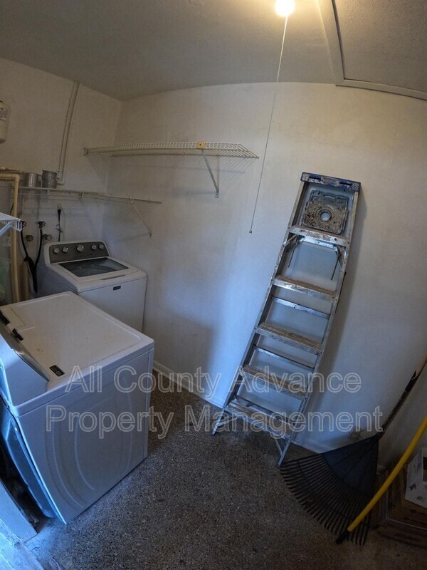 Building Photo - 311 Shore Dr E