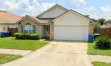 Building Photo - Welcome To the Dream Family 4 Bed and 2 Ba...