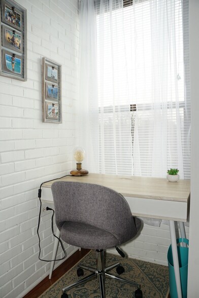 Building Photo - 636 W Webster Ave