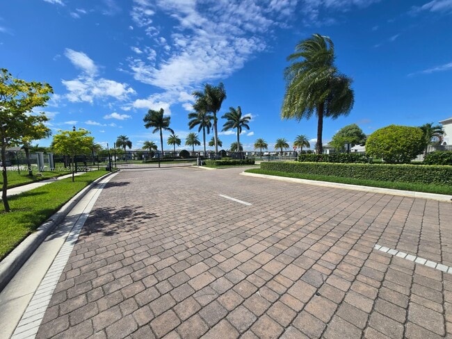 Building Photo - 2705 SE 15th St