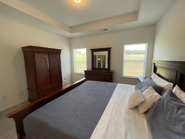 Building Photo - 3 bed 2.5 Bath Townhouse. Shelbyville