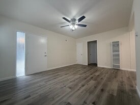 Building Photo - 3327 S Durango Ave