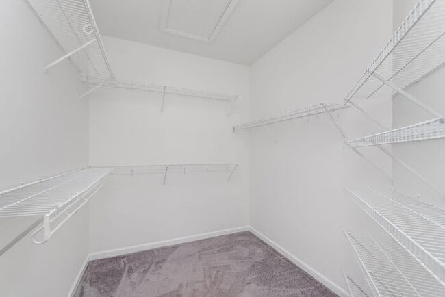 Building Photo - Beautiful town home in the quiet Towne Park community!!