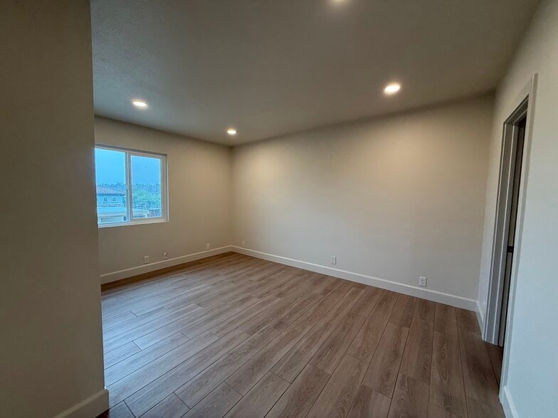 Building Photo - 28240 Via Princesa